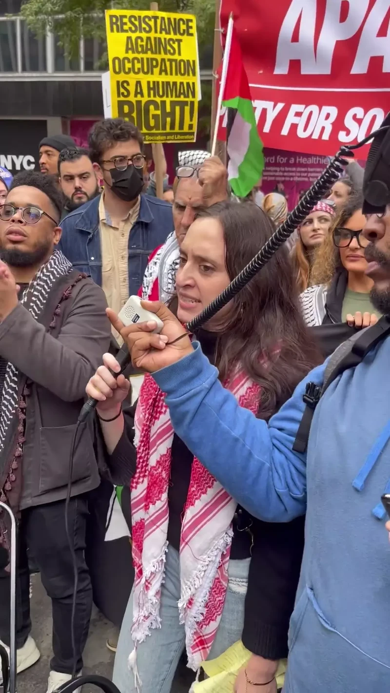 David_Chung_participates_in_pro_Hamas_rally_one_day_after_Oct_7_Hamas_massacre_G5hFtV.mp4_#25