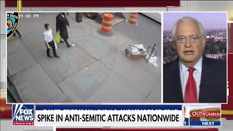 Fox_News_Reported_Violence_Between_Israel_Supporters_and_AntiIsrael_Activists_in_Times_Square_24_May_2021Gill_Attacks_Israel_Supporter_oi3Qnu.mp4_#75