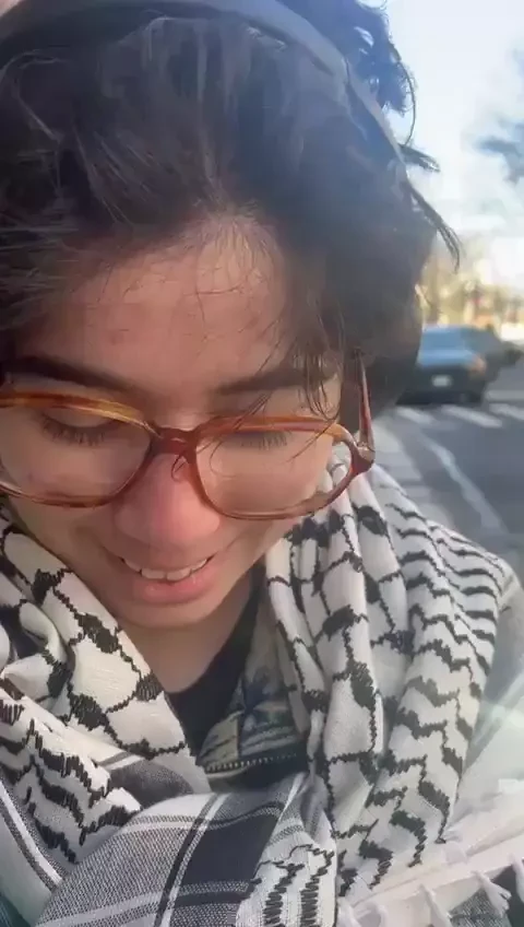 Woman rips down posters in New York Twitter_#14